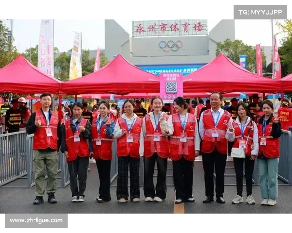 云秀山体育场设置奖品兑换点，志愿者服务观赛球迷